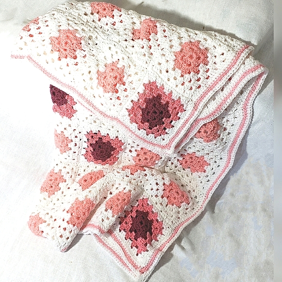 Handmade Crocheted Peach White Afghan Throw Blanket NWT - Picture 1 of 2